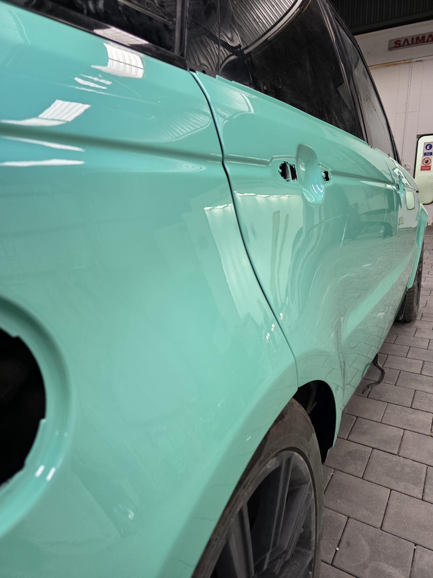 Vopsitorie auto Bacău cu pregătire și finisare elemente caroserie